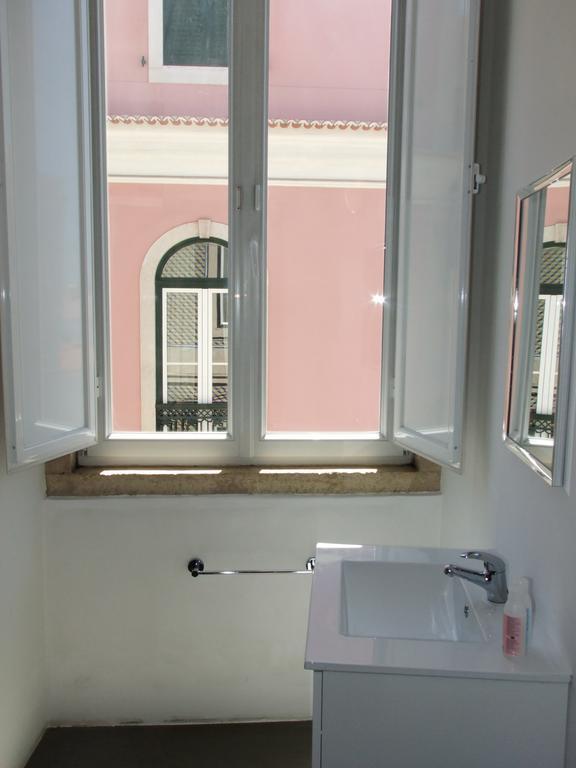 Lisboa Fado Bed & Breakfast - Santos الغرفة الصورة
