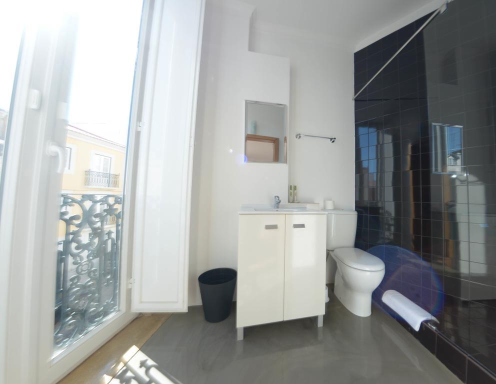 Lisboa Fado Bed & Breakfast - Santos الغرفة الصورة