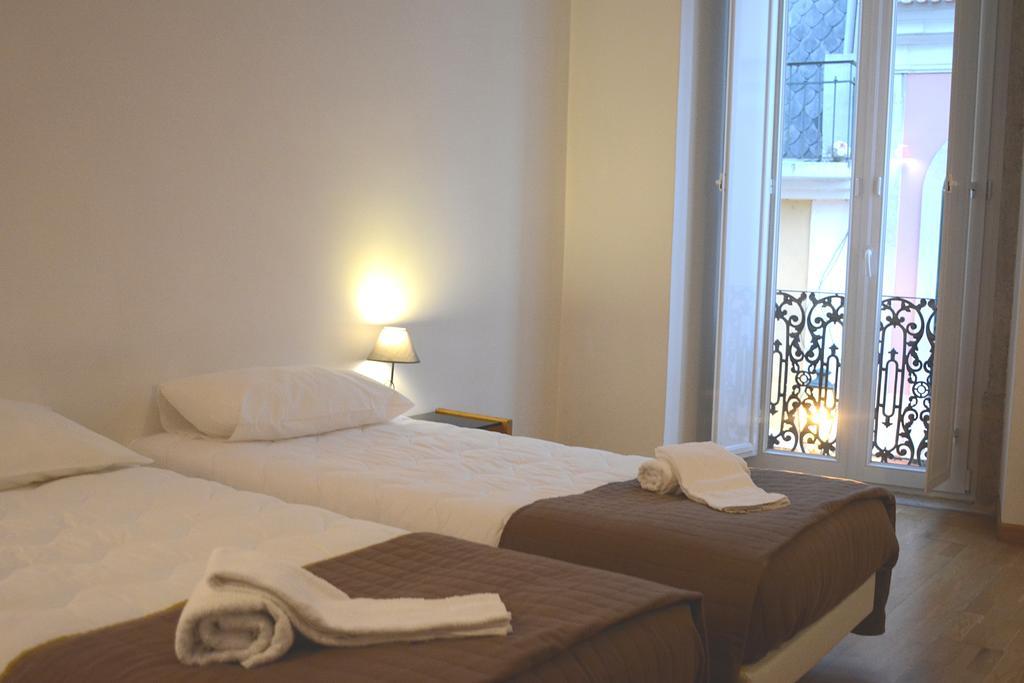 Lisboa Fado Bed & Breakfast - Santos الغرفة الصورة
