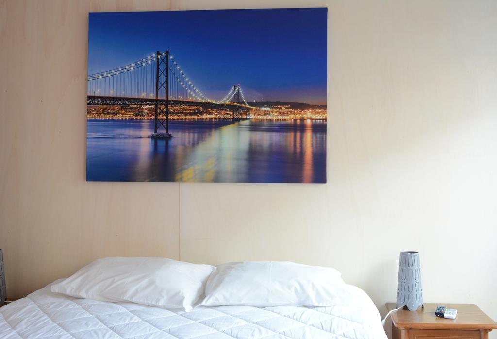 Lisboa Fado Bed & Breakfast - Santos الغرفة الصورة